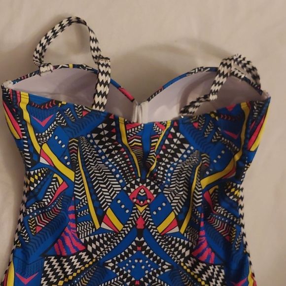 Vibrant Colorful Printed One-piece Swimsuit - Picture 7 of 8
